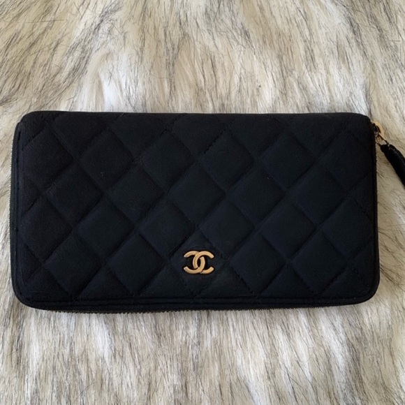 Authentic CHANEL CC quilted diamond long wallet zip around yellow interior - Picture 1 of 6